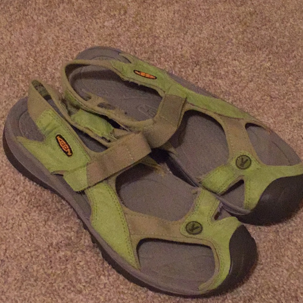 Keens sandals- 8- 8.5M
